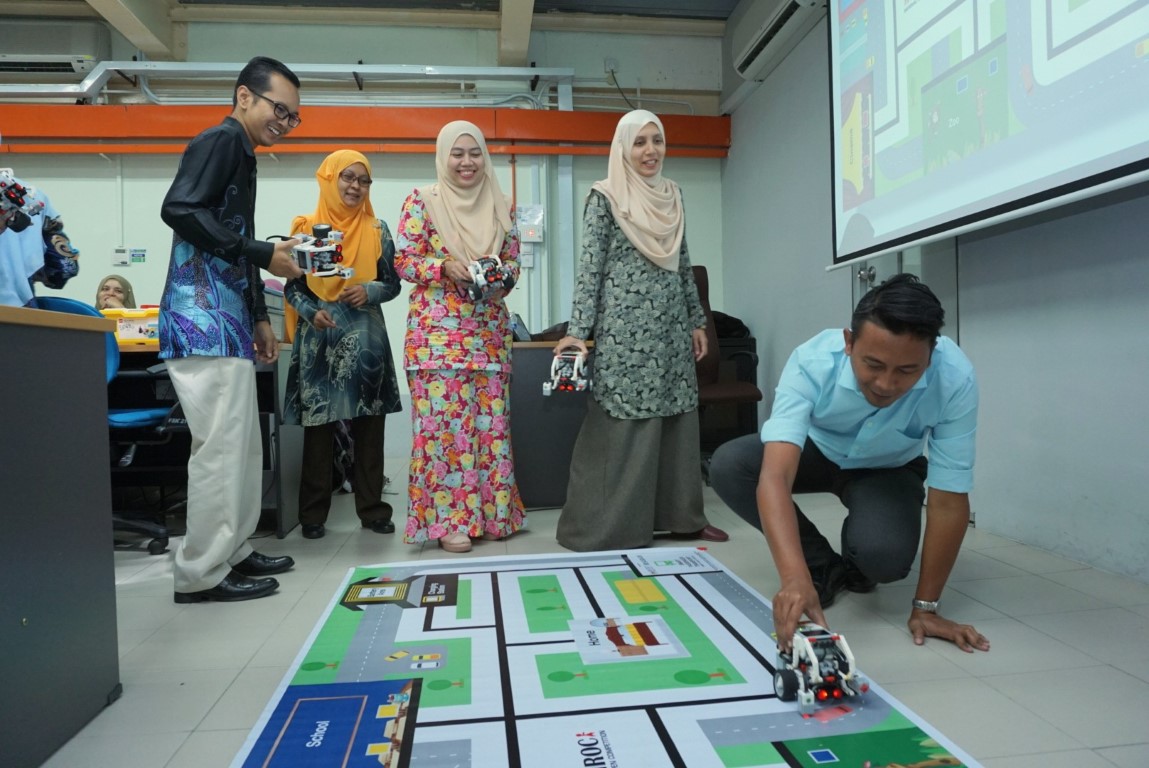 Workshop on Application of LEGO Robot